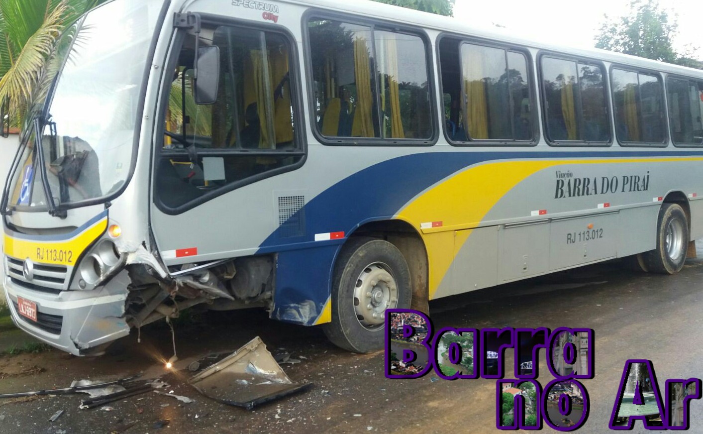 Em alta velocidade: Carro colide com ônibus em Ipiabas