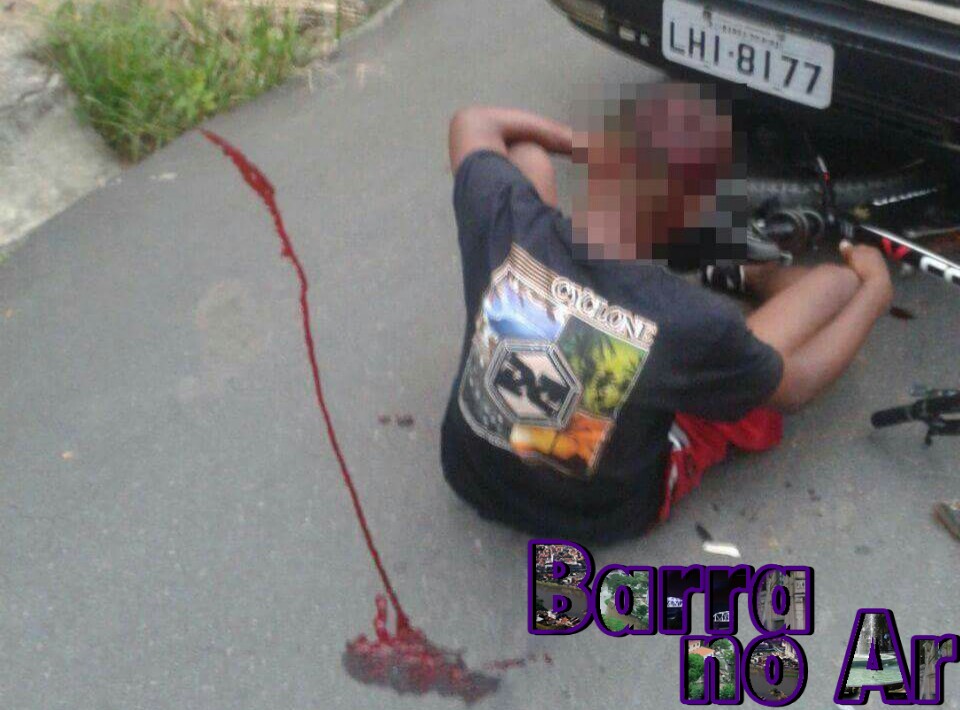 Ciclista fica ferido em acidente no Carvão