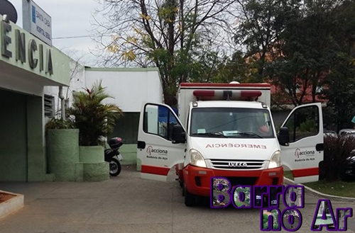 Automóvel capota na Lúcio Meira