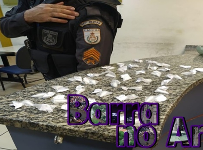Drogas são apreendidas em campo de obras no bairro Areal 